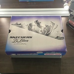 Sketcher D’lites air cooled memory foam